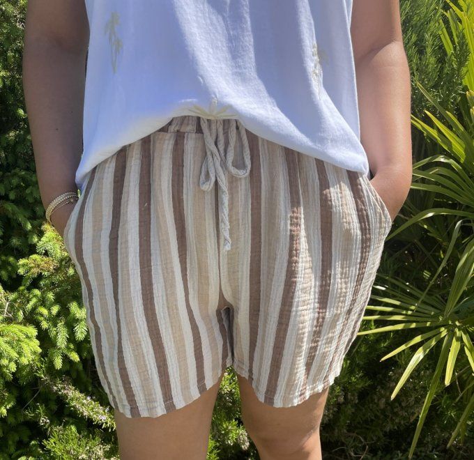 Short à rayures